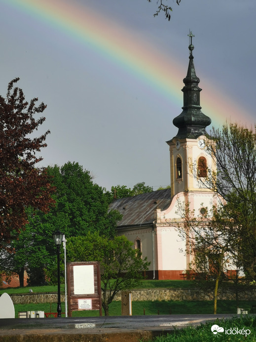 Szivárványos főtér 