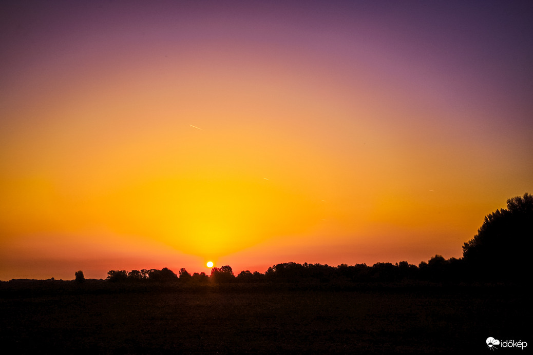Napkeltés ébredés a berekben 