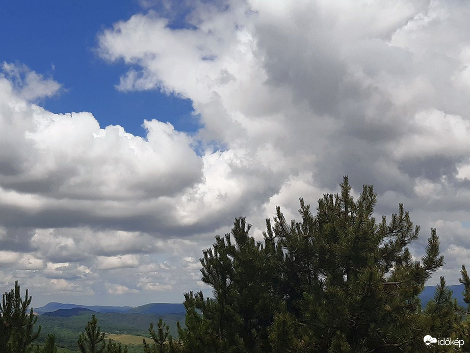 Gomolyfelhős nap a Pilisben..(2)