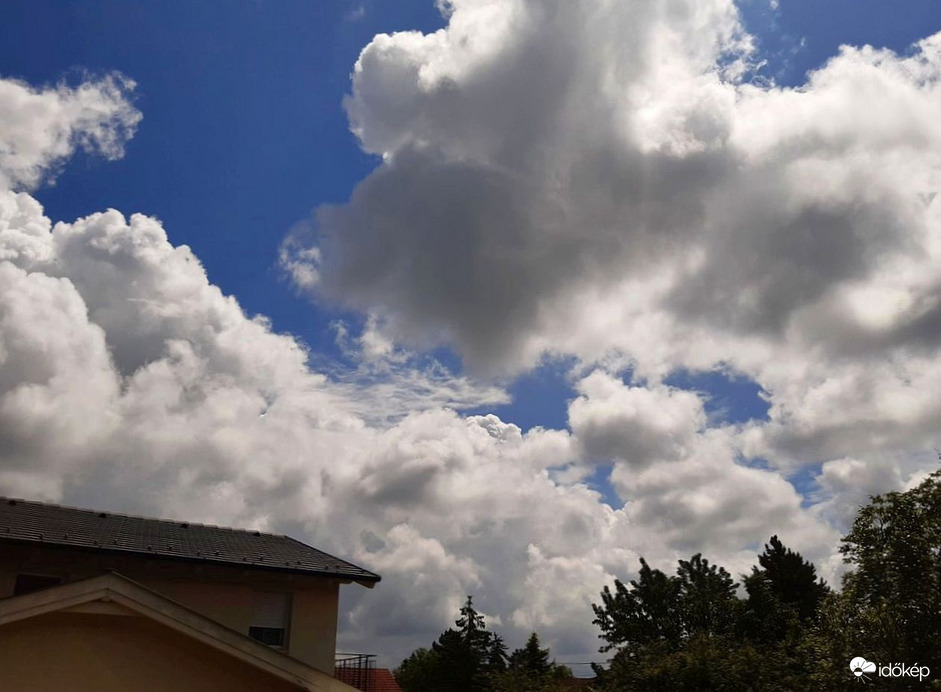 Gomolyfelhős nap a Pilisben..(1)