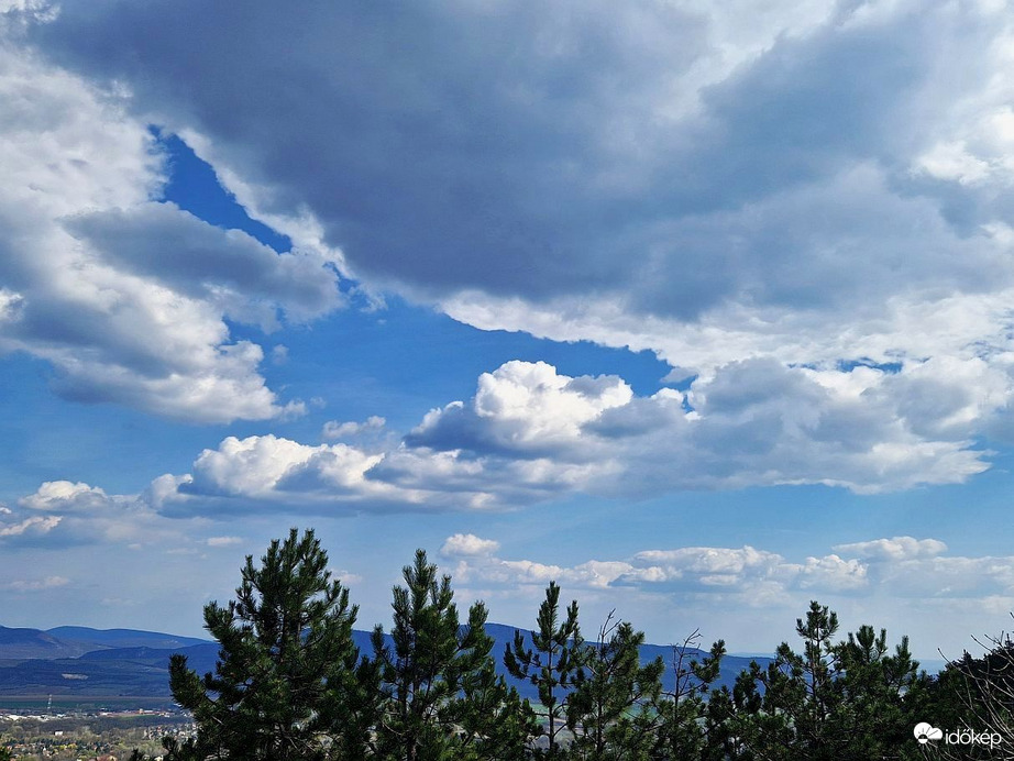 Gomolyfelhős délelőtt