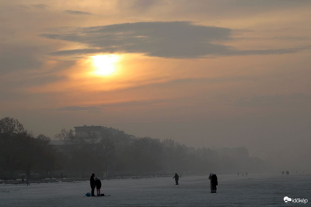 Párás naplemente a jégről fotózva