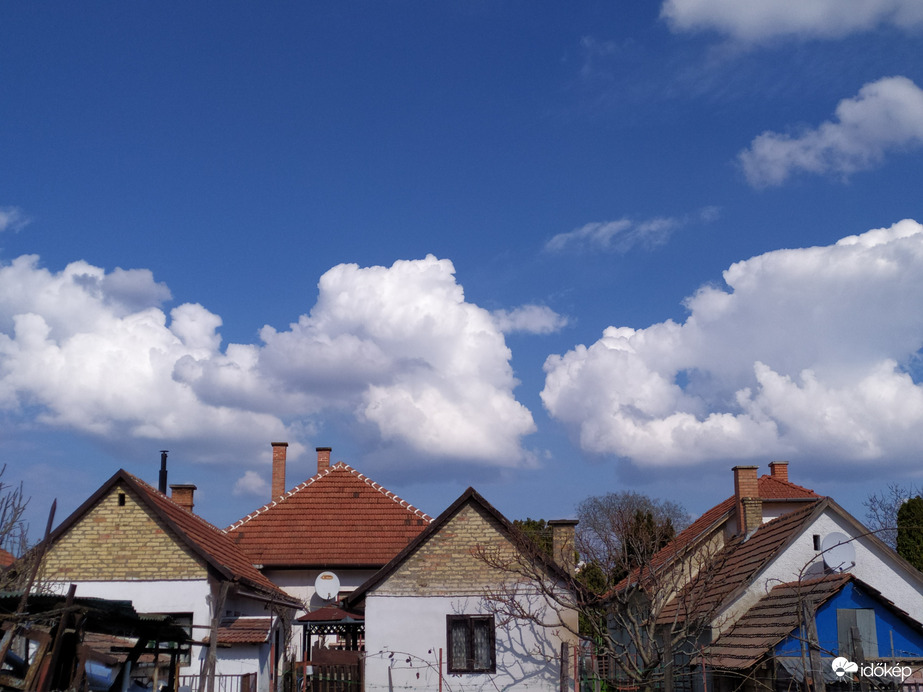 Tavaszi szép idő felhők