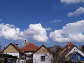 Tavaszi szép idő felhők