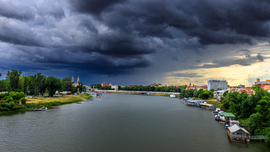 Zivatarfelhők a Tisza felett