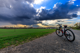 Tyndall sugarak a Tisza töltéséről