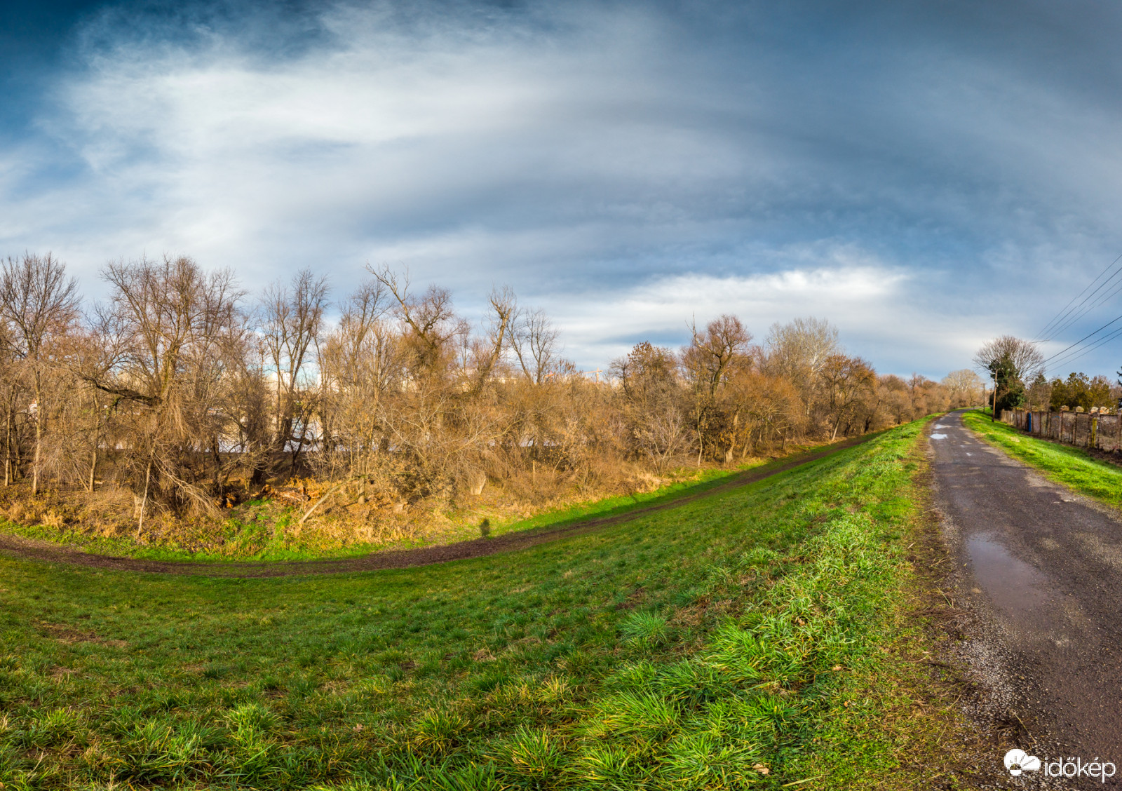 A Tisza töltésén