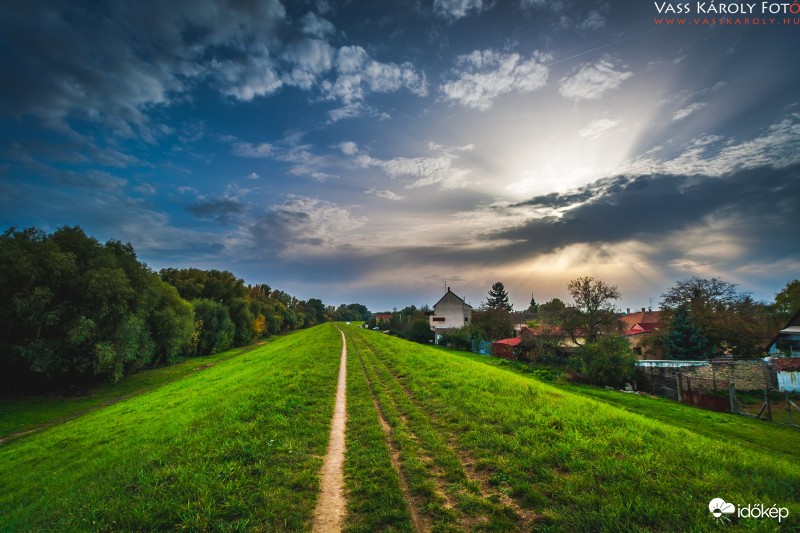 Októberi felhők