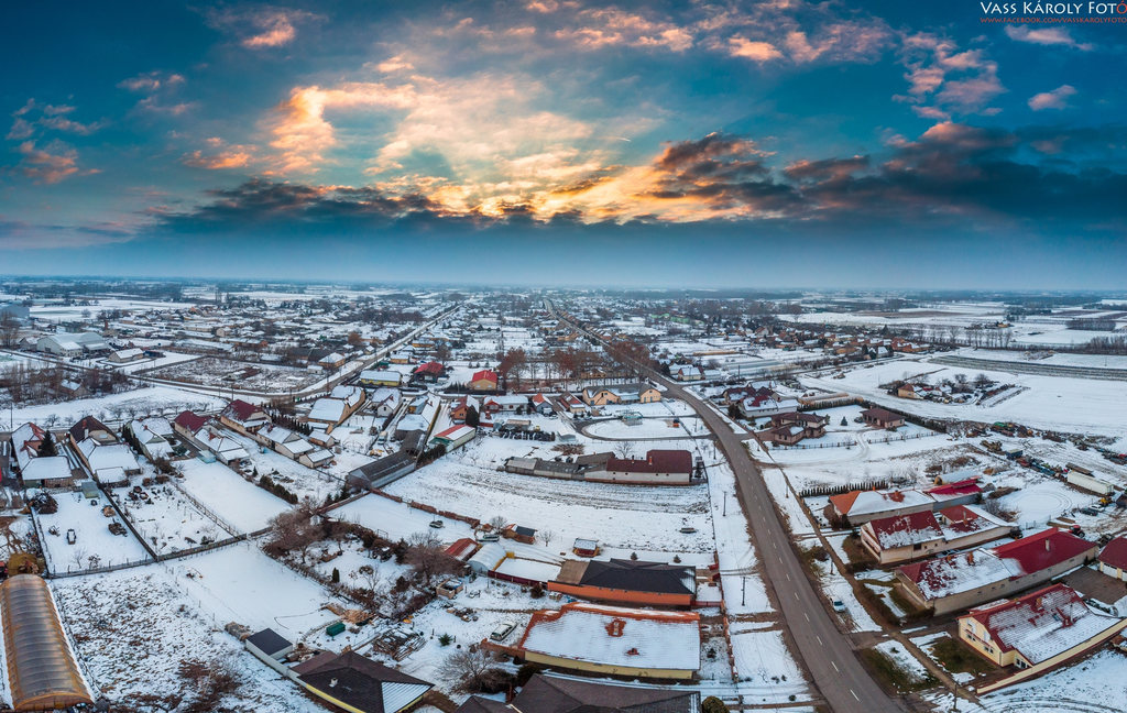 Téli falusi alkony
