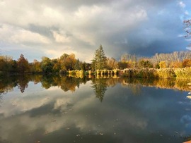 Gyülekenek a felhők a sárvári csónakázó tónál