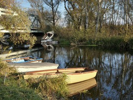Pihenő csónakok a Zala-híd alatt