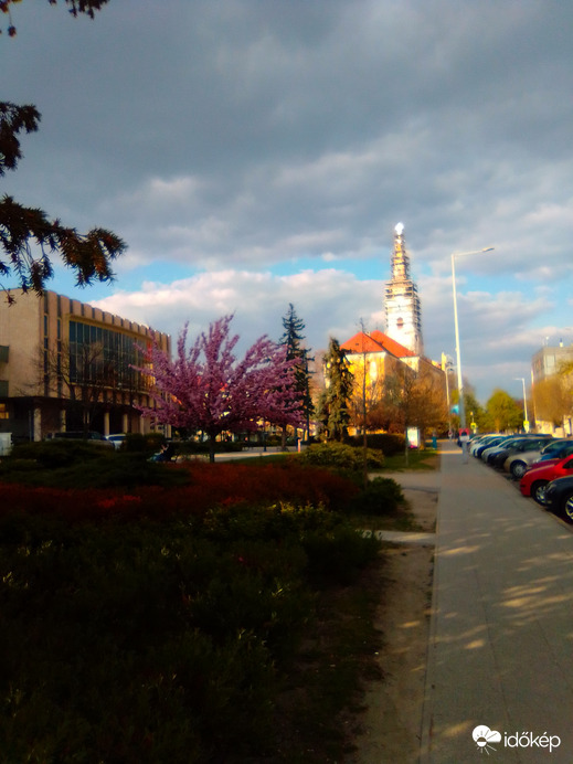 A Hírös város