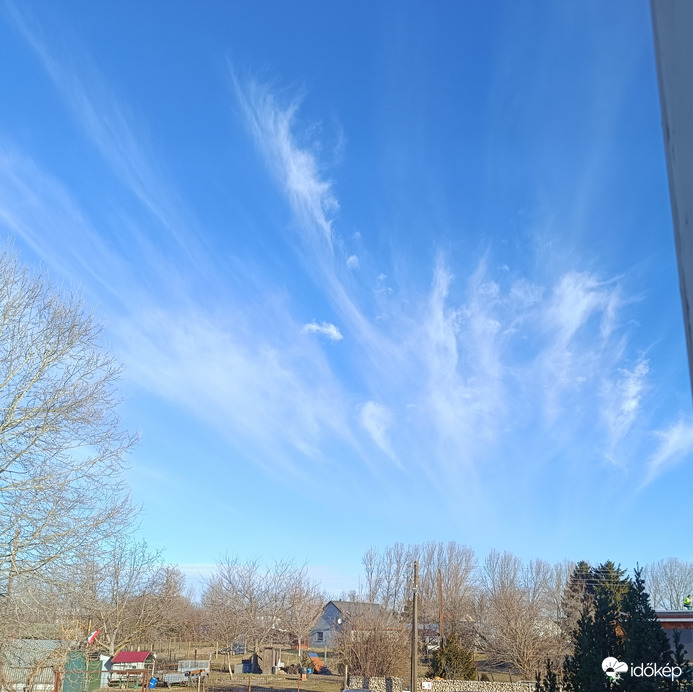 Reggeli felhőjáték