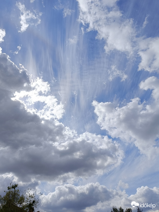 Végre nálunk is látványos volt az égbolt