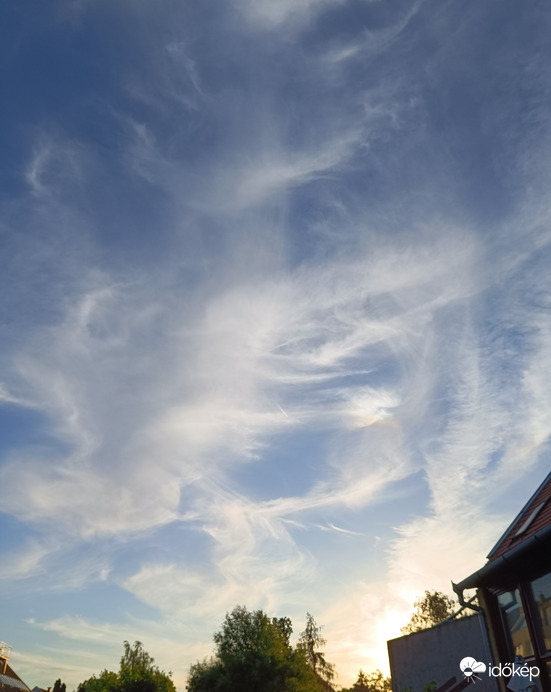 Nagy izgés-mozgás volt az égen napnyugtakor