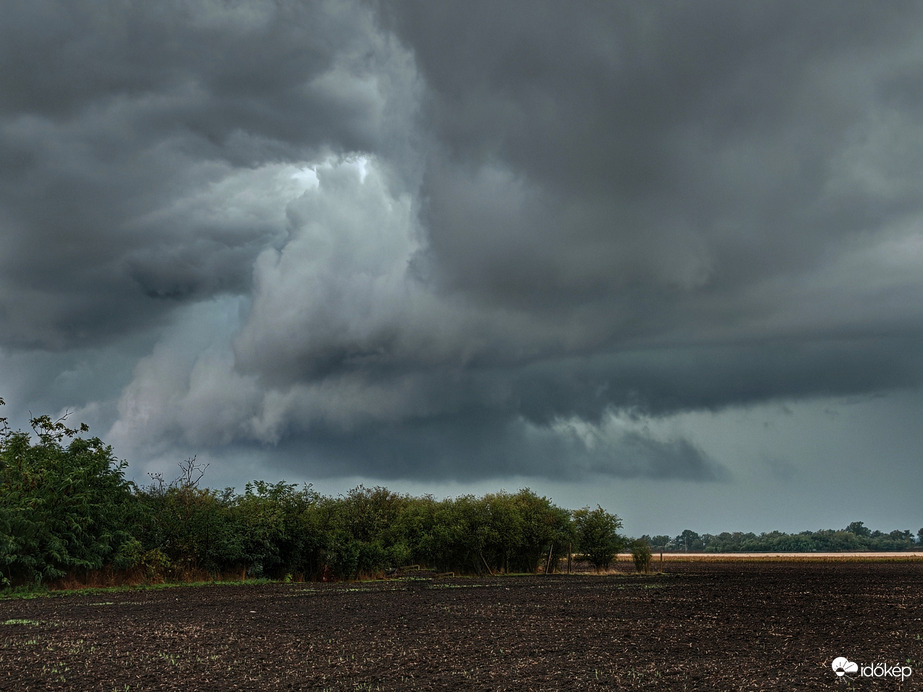 Egy óra alatt 19 mili