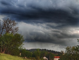 A távolban esett