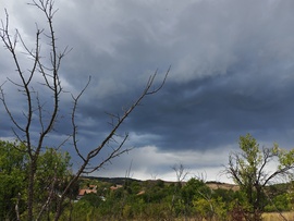 Nyarat idéző sötét fellegek 