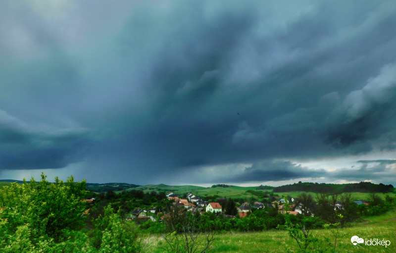 Érkezőben
