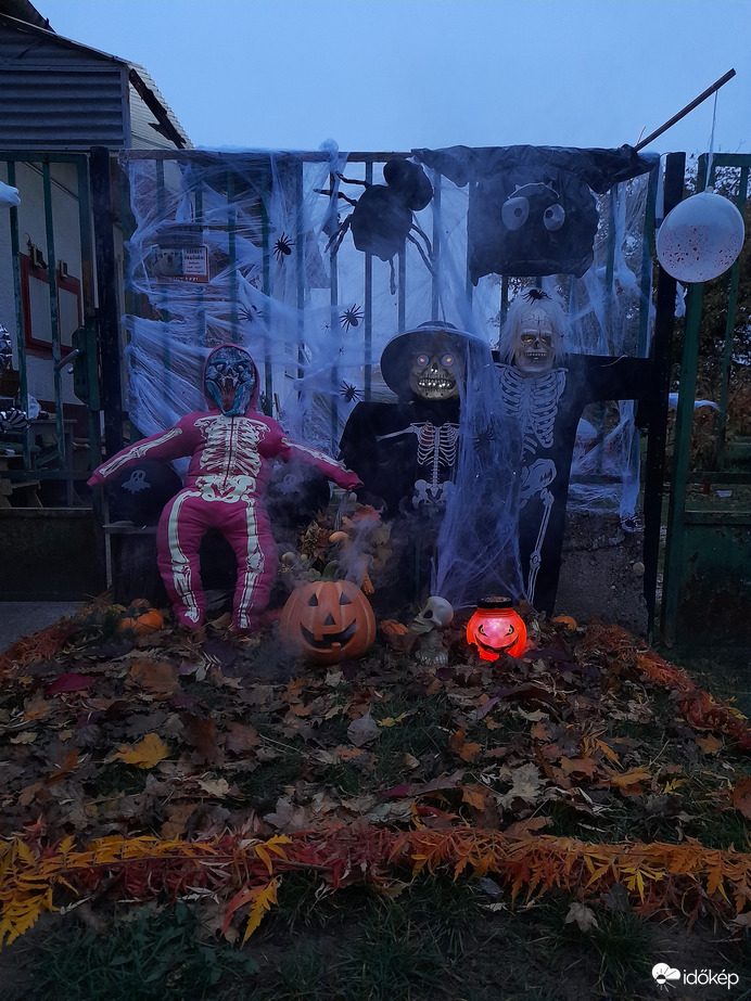 Falunk egyetlen dísze. 