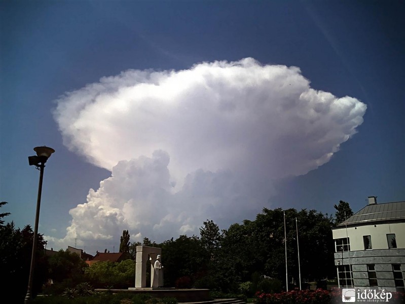 Cumulonimbus incus