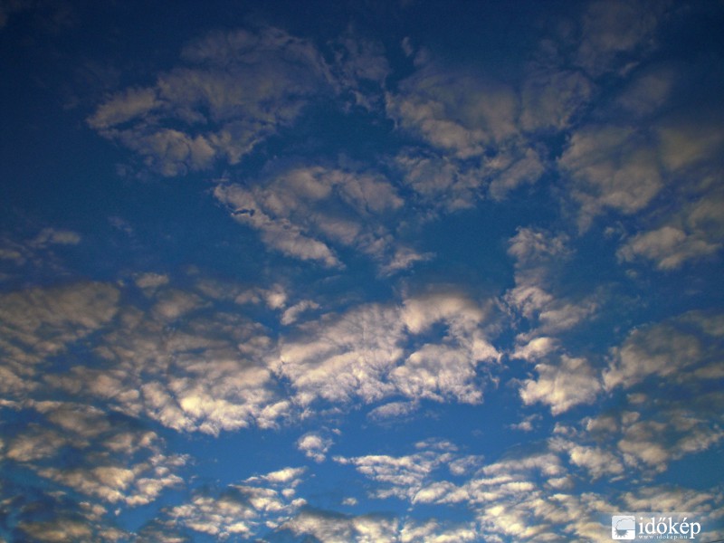 Altocumulus lacunosus (Ac la)