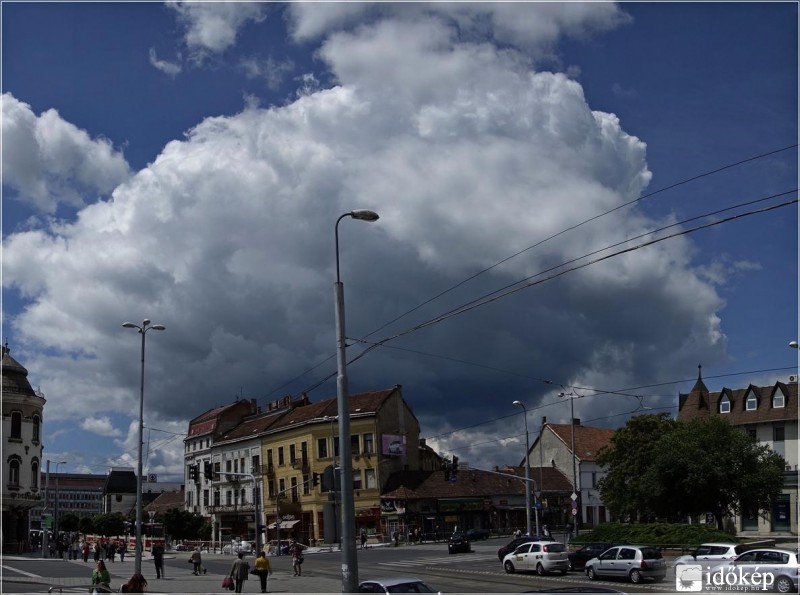 Záport hozó felhőtömb