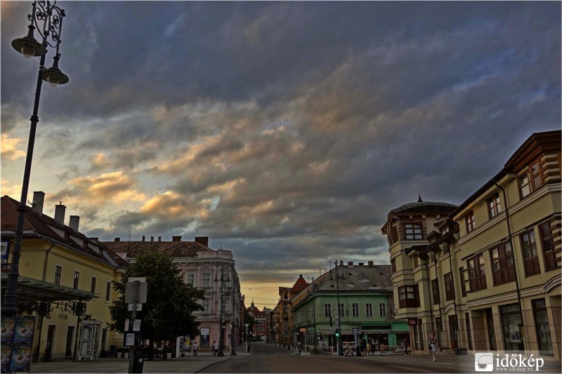 Alkonyatkor