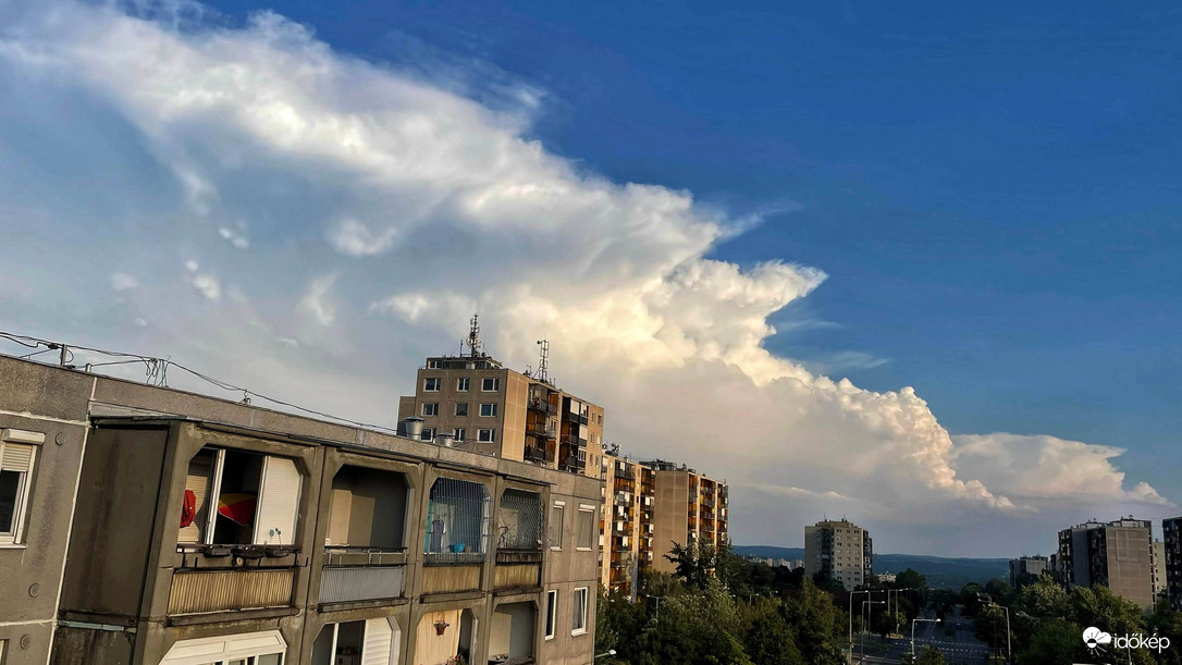 Zivatarfelhő DK felé