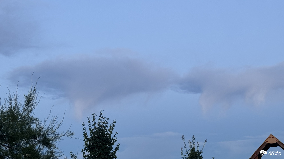 Tölcsér felhő
