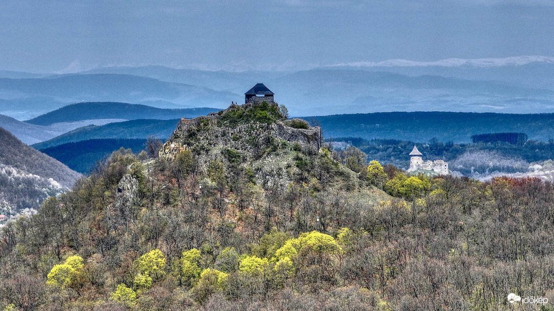 Középkori váraink a Tátrával