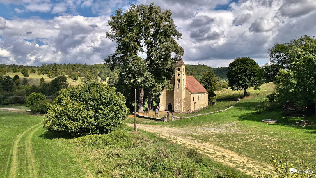 Mánfa Árpád-kori temploma