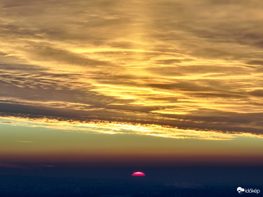 Torzulás és naposzlop a mai napkeltekor