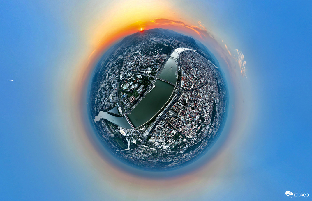 Naplemente teljes égképpel