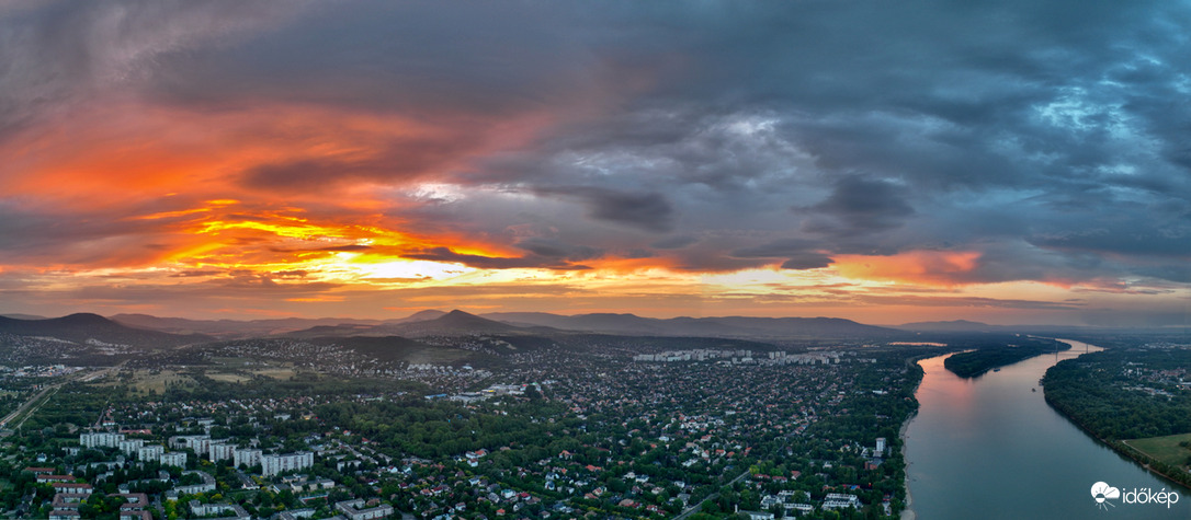 Július 3 naplementéje