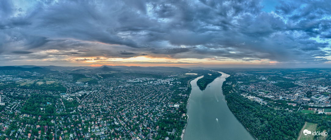 Római part felett naplementekor