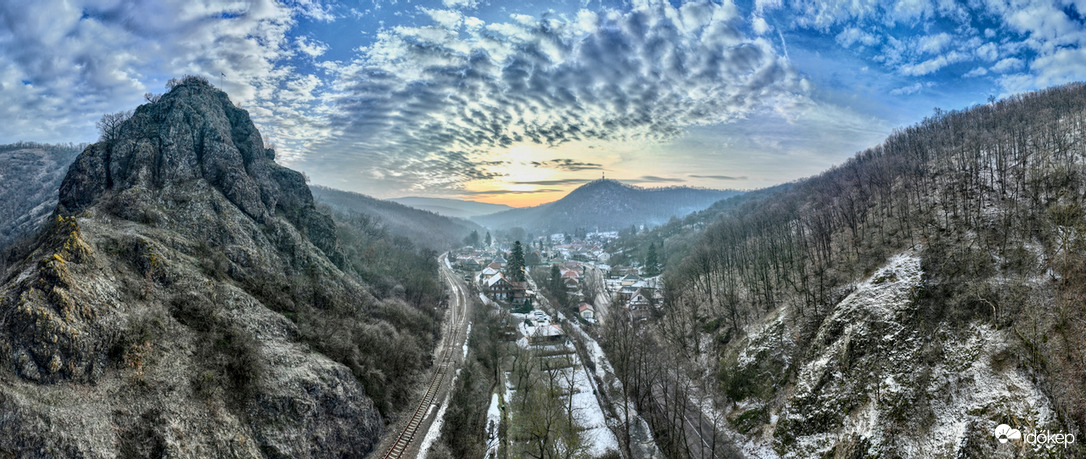 Szervaskő kora reggel