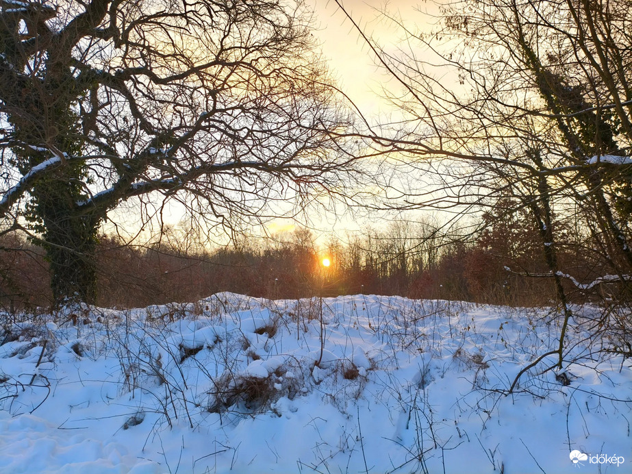 Téli napfelkelte
