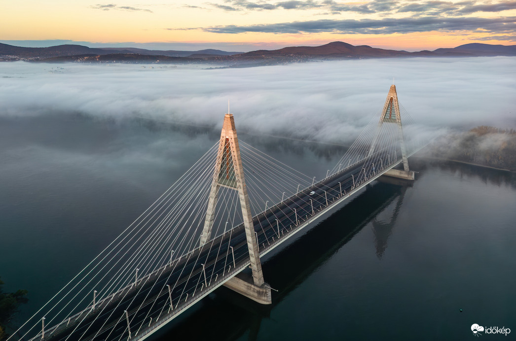 Ébredező Megyeri híd