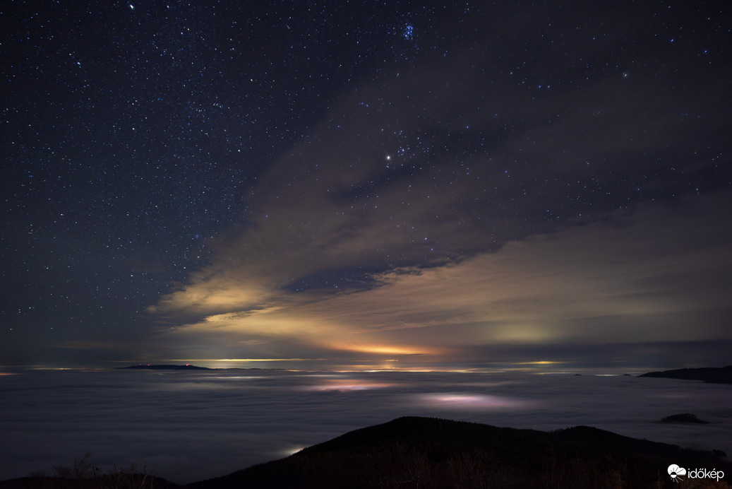 Esti fényjáték az elvonuló felhőzeten