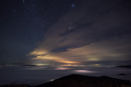 Esti fényjáték az elvonuló felhőzeten