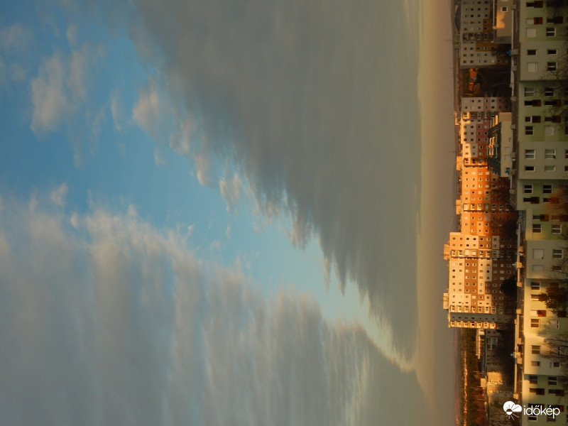 Az Univerzum üzenete.Ketté vált,mint a Vörs tenger.