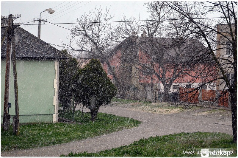 jégeső Kicsinden