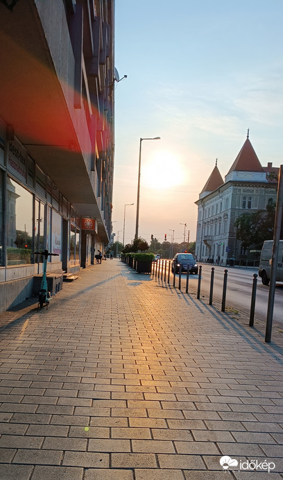 Győr - már reggel 6-kor így sütött...