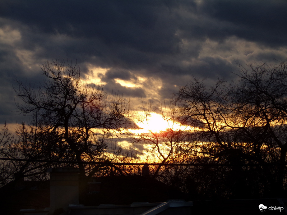 Ma is nyugovóra tért.