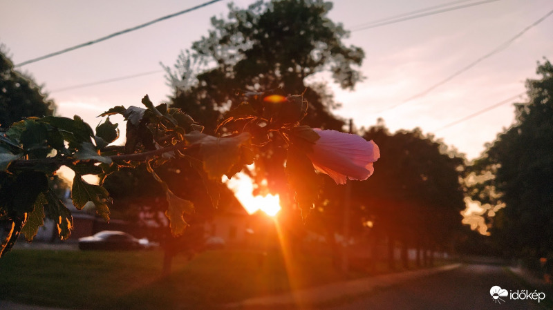 Napnyugtában ragyogó
