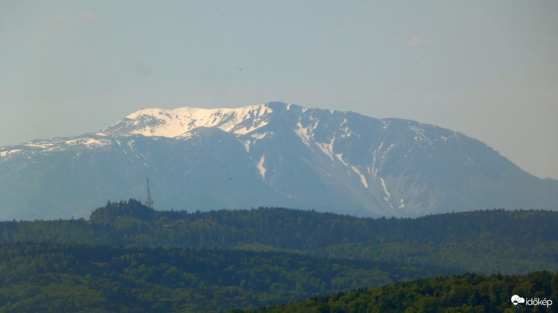 Új távlat
