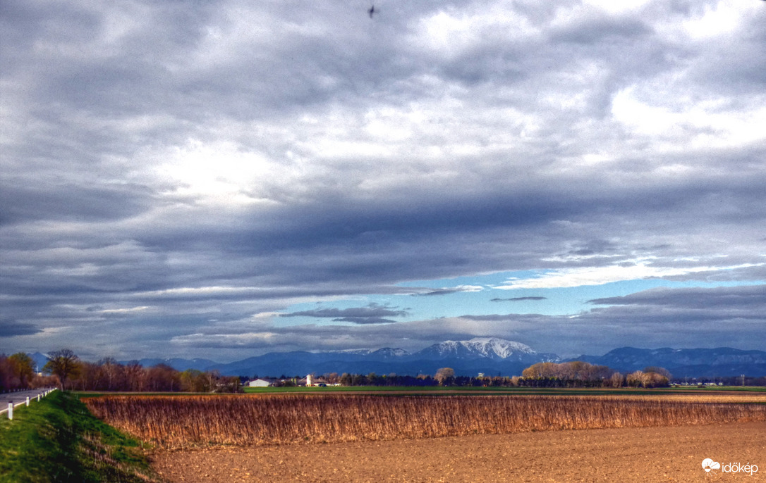 Útközben, a szomszédban