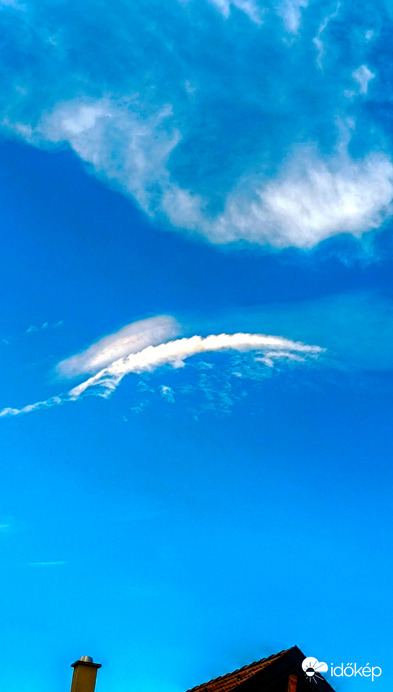 Ívelt cirrus