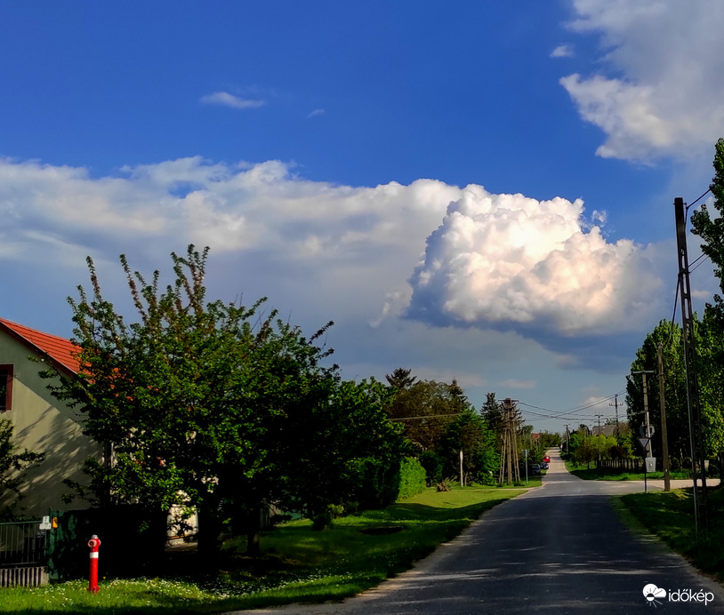 Falufelhője